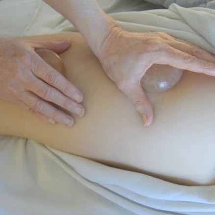 The Benefits of Using Salt Stones vs. Basalt Stones for Massage&nbsp;Therapy